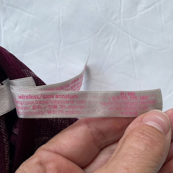 Set of 2 Victoria’s Secret Pink sports bras. Racer back, mesh, wireless. Size M - Picture 3 of 6